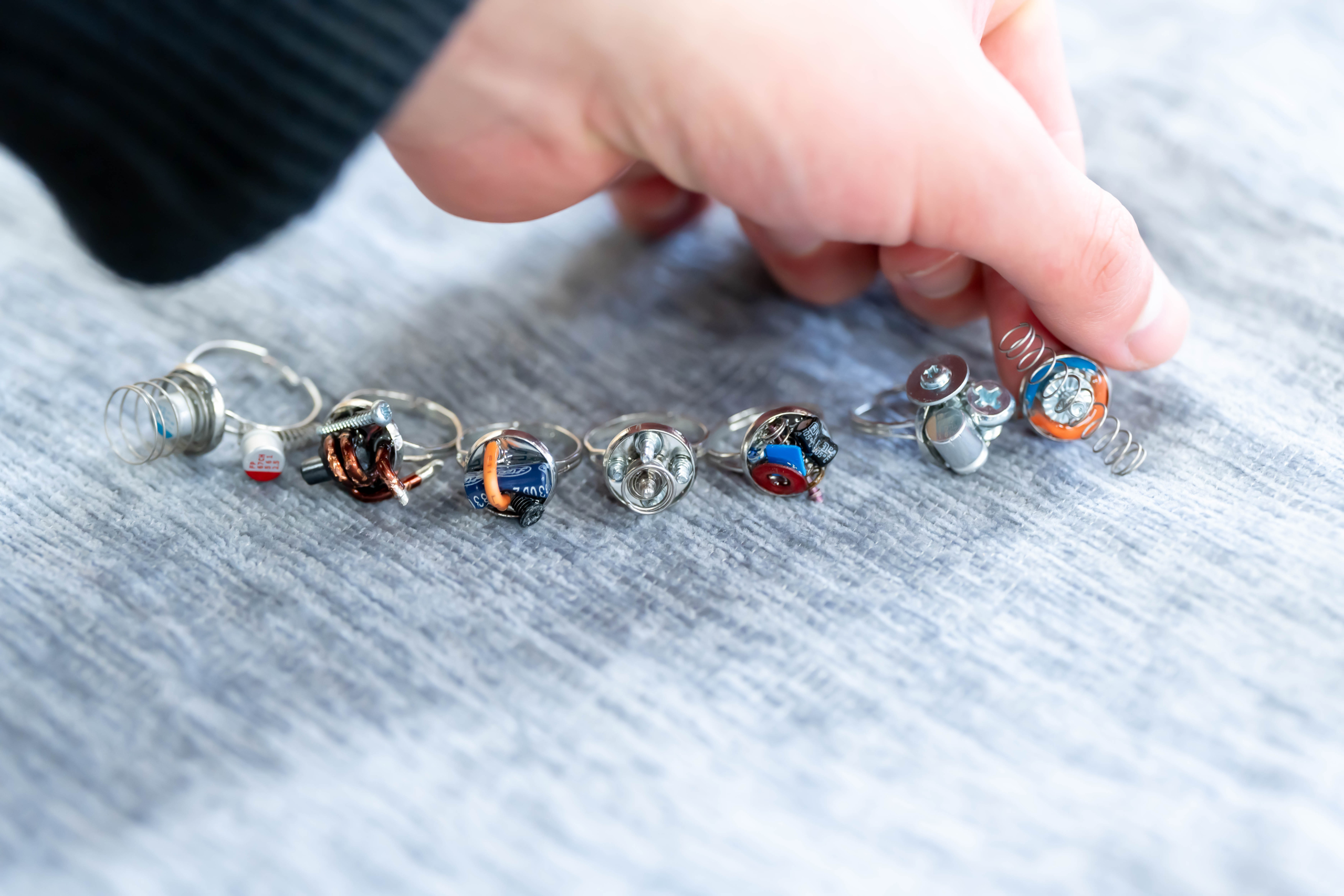 立命館大学（びわこ・くさつキャンパス）の役目を終えた電子部品と遊ぼう！みんなで楽しいオリジナルグッズづくり！