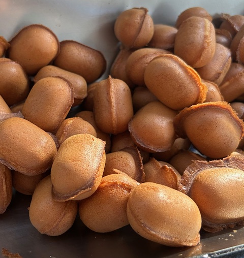 キッチンカーでベビーカステラの販売