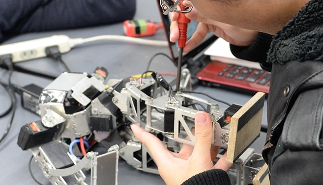 ロボット技術研究会プレゼンツ：ロボット操縦体験＆大会出場ロボットの展示